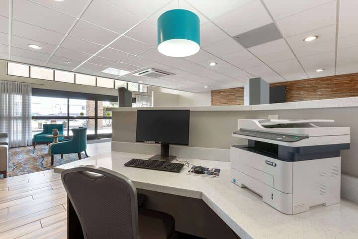 Business Center 40 of 42